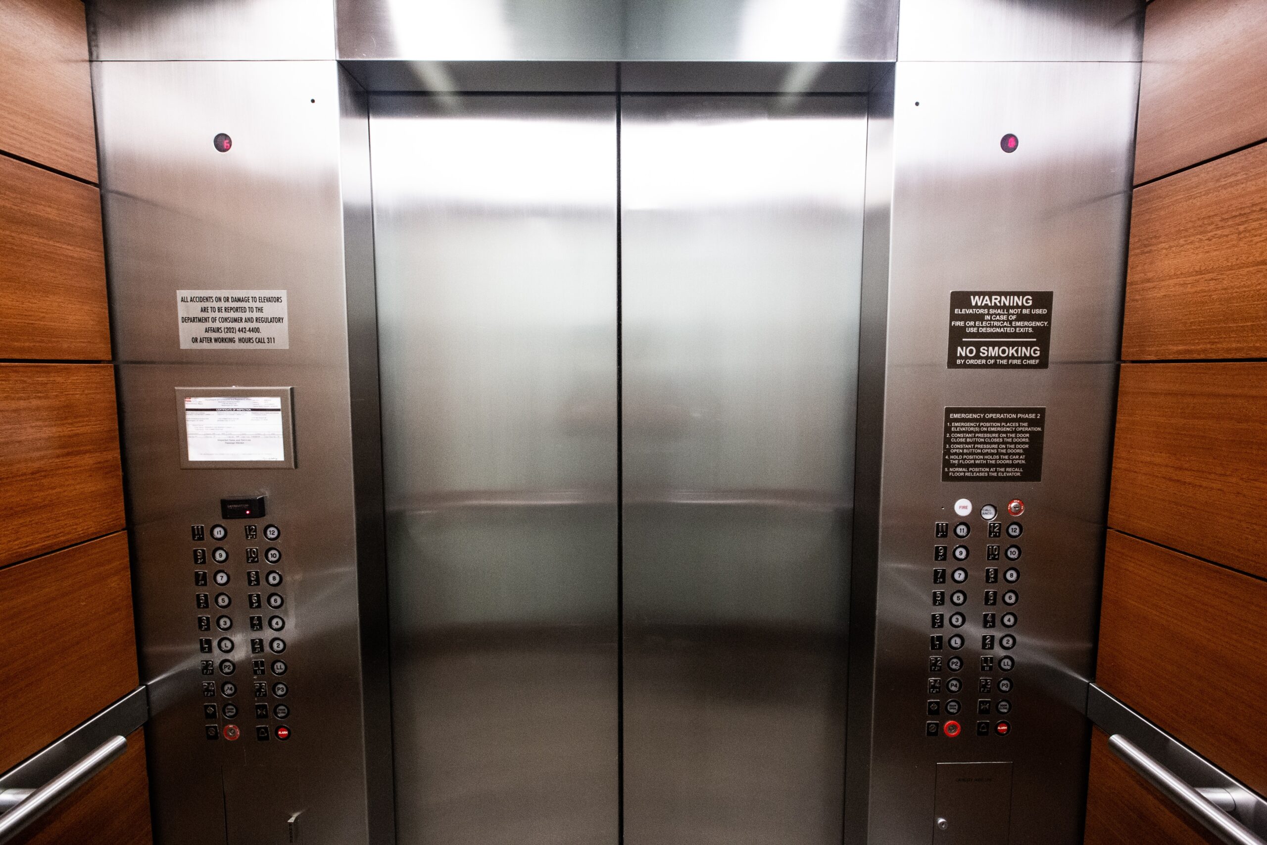 چرا تعمیر آسانسور ضروری است؟